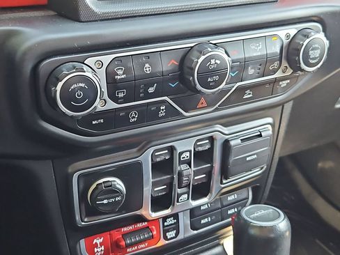 Used 2021 Jeep Gladiator Rubicon AWD/4WD image 25