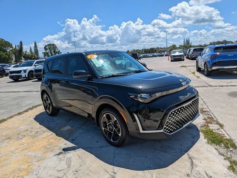 Certified 2025 Kia Soul EX FWD image 2