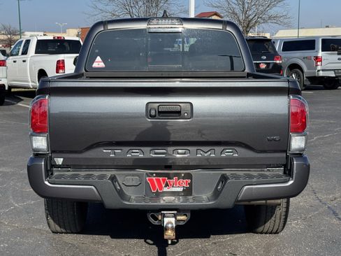 Used 2021 Toyota Tacoma TRD Sport image 19