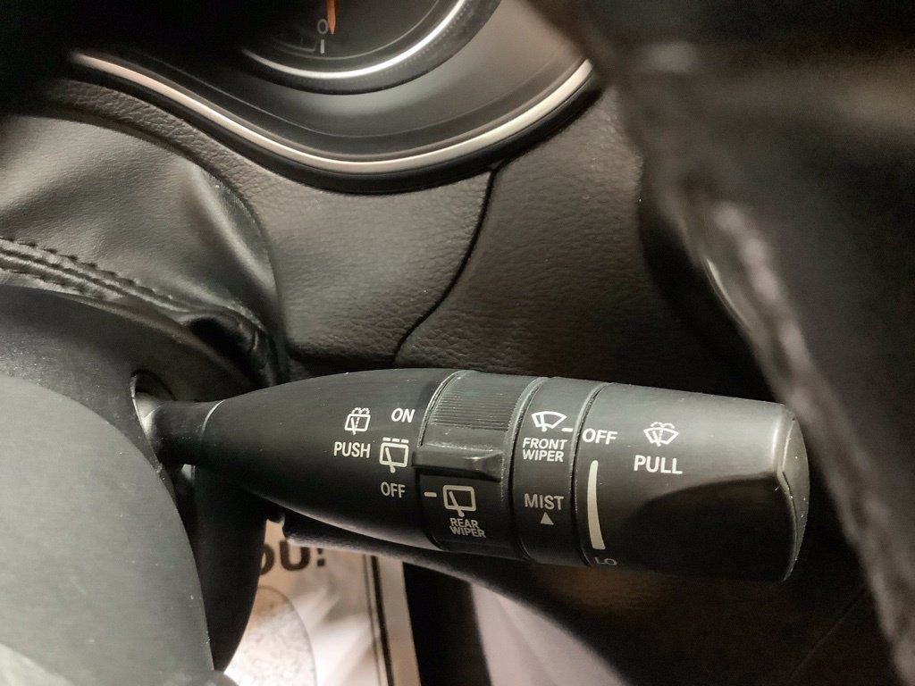 Used 2019 Jeep Cherokee Limited AWD/4WD image 29