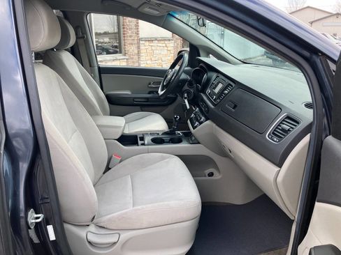 Used 2015 Kia Sedona LX w/ LX Convenience Package image 14
