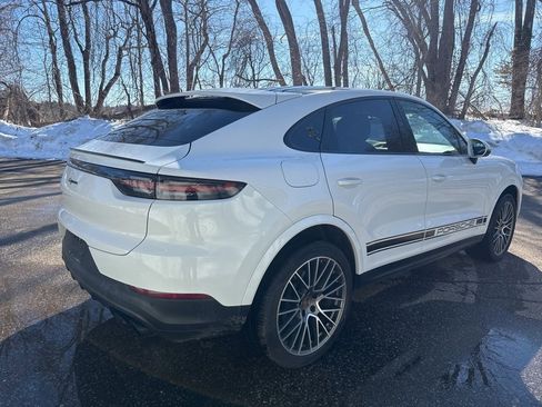 Certified 2023 Porsche Cayenne Platinum Edition image 5