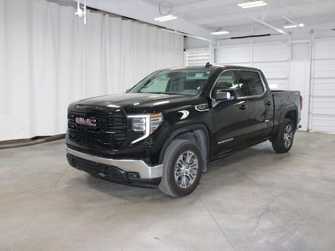 Used 2025 GMC Sierra 1500 SLT image 4