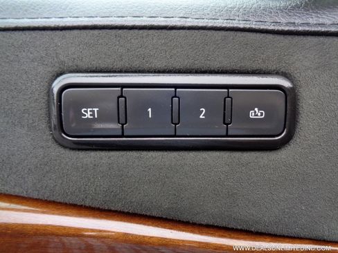 Used 2019 Cadillac Escalade ESV 4WD image 12