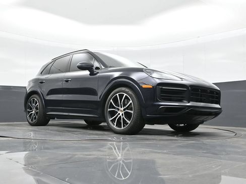 Certified 2023 Porsche Cayenne GTS AWD/4WD image 32