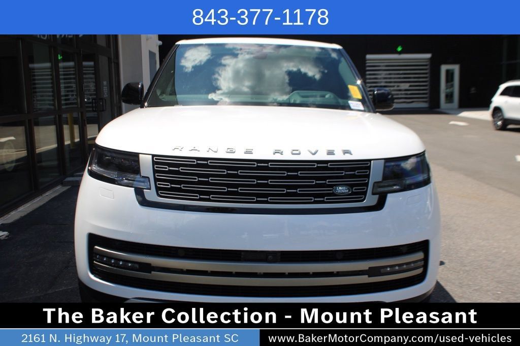 Used 2024 Land Rover Range Rover SE AWD/4WD image 2