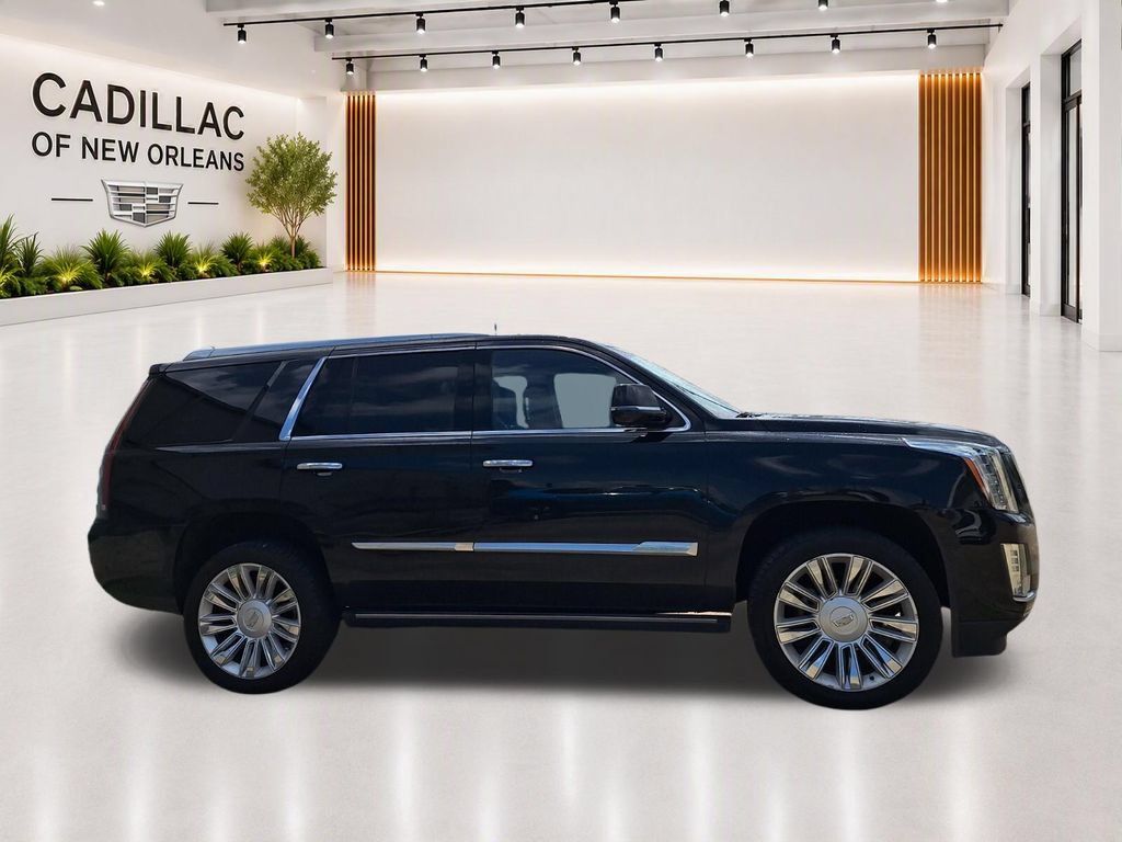 Used 2017 Cadillac Escalade Platinum AWD/4WD image 8