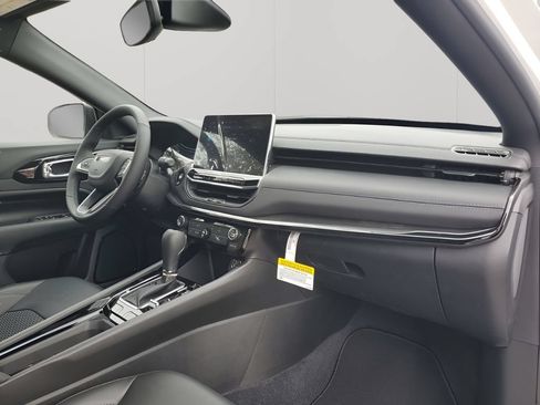 New 2026 Jeep Compass Latitude AWD/4WD image 17