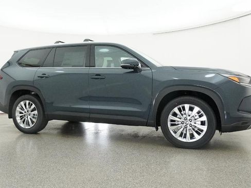 New 2026 Toyota Grand Highlander Platinum image 2