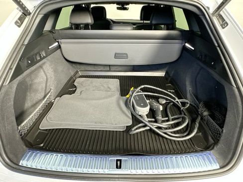 Used 2022 Audi e-tron Premium w/ Convenience Plus Package AWD/4WD image 32