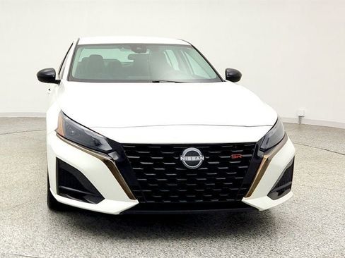 Used 2023 Nissan Altima 2.5 SR image 2