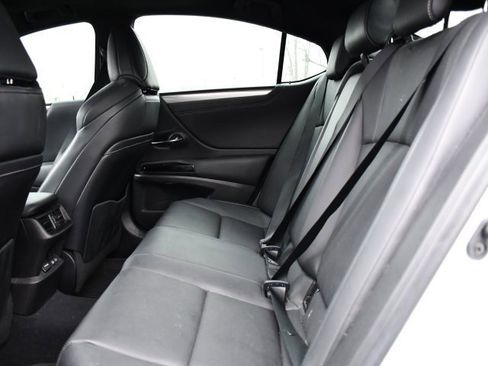 Used 2022 Lexus ES 300h F Sport image 16