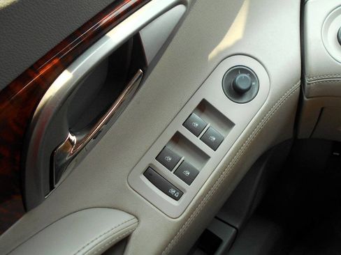 Used 2010 Buick LaCrosse CXL FWD image 17