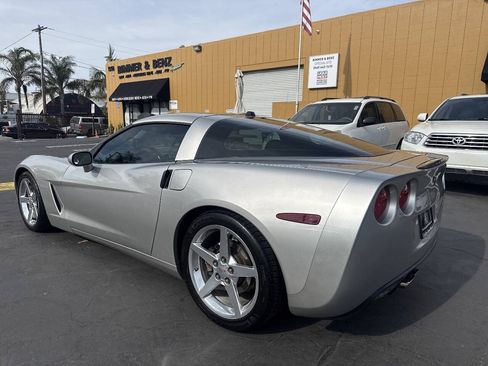 Used 2005 Chevrolet Corvette Coupe w/ Preferred Equipment Group RWD image 3