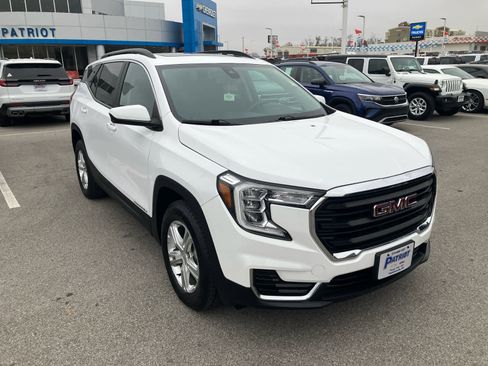 Used 2022 GMC Terrain SLE w/ Driver Convenience Package image 1