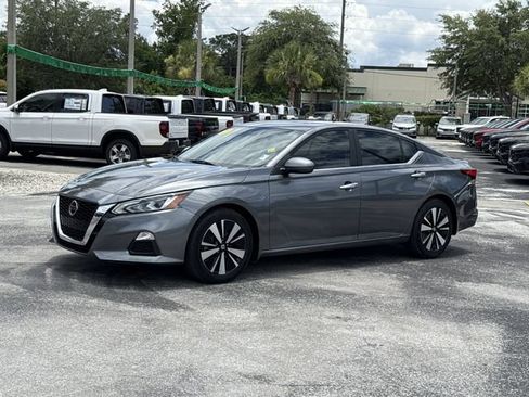 Used 2021 Nissan Altima 2.5 SV w/ SV Premium Package FWD image 12