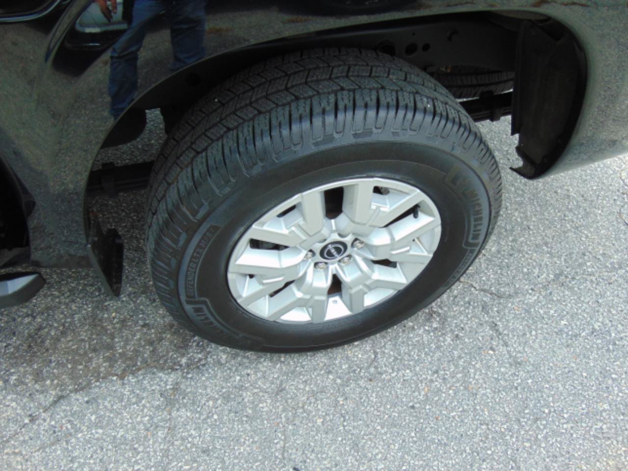 Used 2022 Nissan Frontier SV AWD/4WD image 30