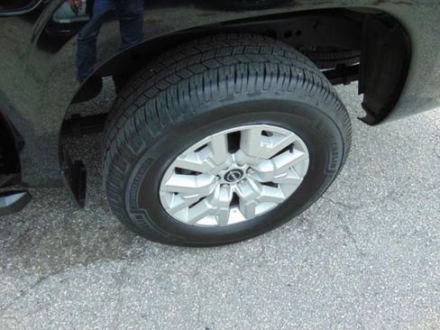 Used 2022 Nissan Frontier SV AWD/4WD image 30