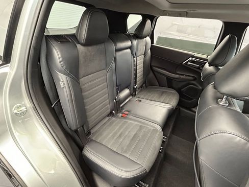 Used 2024 Mitsubishi Outlander SE FWD image 50