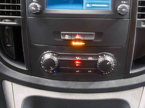 Used 2022 Mercedes-Benz Metris image 18