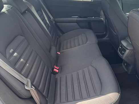 Used 2014 Ford Fusion SE FWD image 9