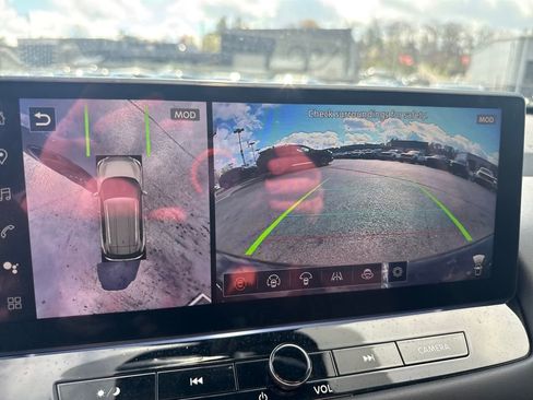 Used 2026 Nissan Rogue Platinum w/ Tech Package image 33