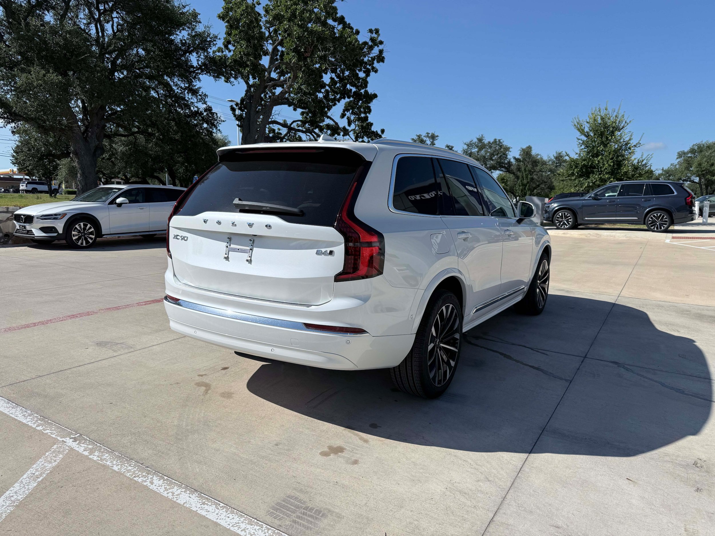 New 2026 Volvo XC90 B6 Plus w/ Protection Package Premier AWD/4WD image 6