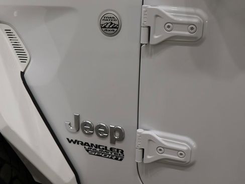 Used 2018 Jeep Wrangler Unlimited Sport S image 29