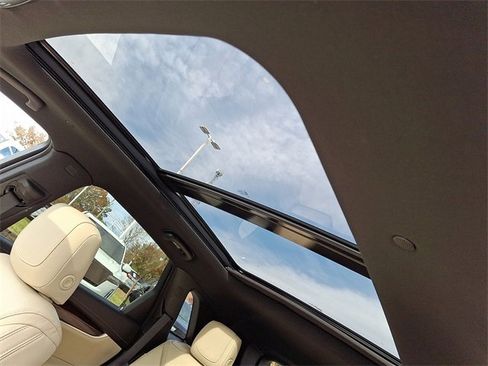 Used 2018 Cadillac XT5 Luxury w/ Driver Awareness Package image 11