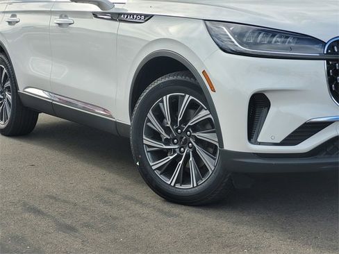 New 2026 Lincoln Aviator AWD image 2