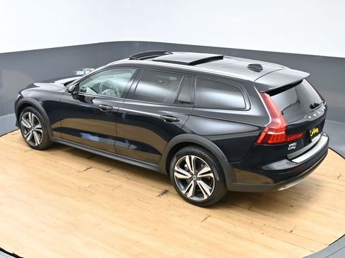 Used 2025 Volvo V60 B5 Cross Country Plus AWD/4WD image 46