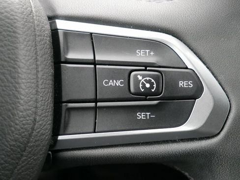 Used 2024 Jeep Compass Latitude image 24