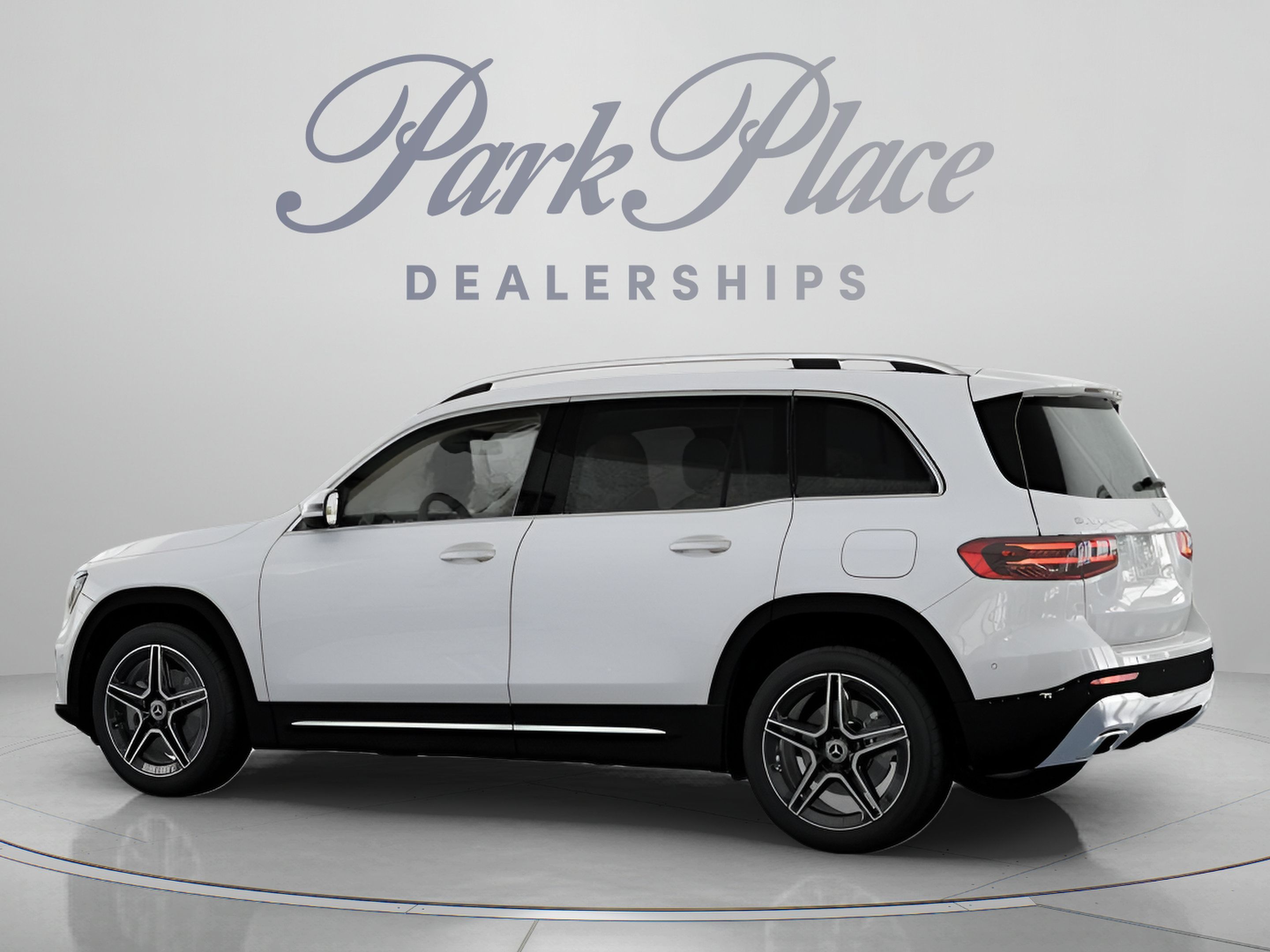 Used 2026 Mercedes-Benz GLB 250 4MATIC image 10