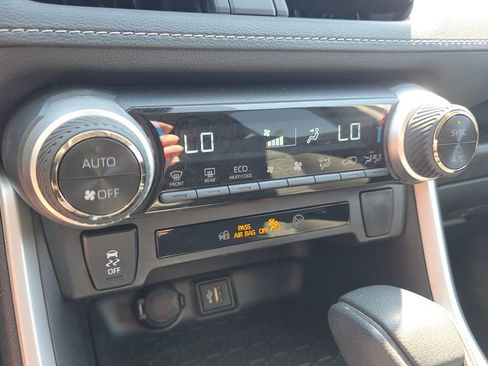 Used 2025 Toyota RAV4 XLE image 19