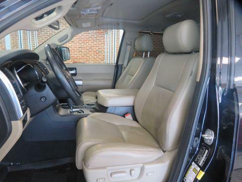 Used 2020 Toyota Sequoia Limited w/ Safety & Convenience Package AWD/4WD image 15