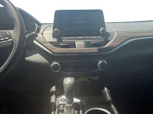Used 2024 Nissan Altima 2.5 SV FWD image 15