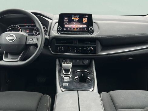 Used 2025 Nissan Rogue S image 17