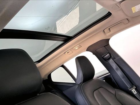 Used 2024 Volvo XC40 B5 Plus w/ Protection Package Premier AWD/4WD image 20