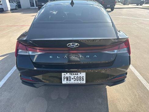 Used 2021 Hyundai Elantra SEL FWD image 3