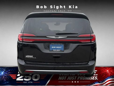 Used 2025 Chrysler Pacifica Select FWD image 10