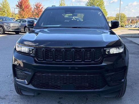 New 2025 Jeep Grand Cherokee Altitude image 2