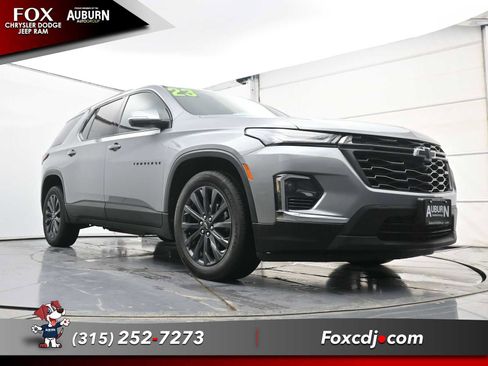 Used 2023 Chevrolet Traverse RS image 16