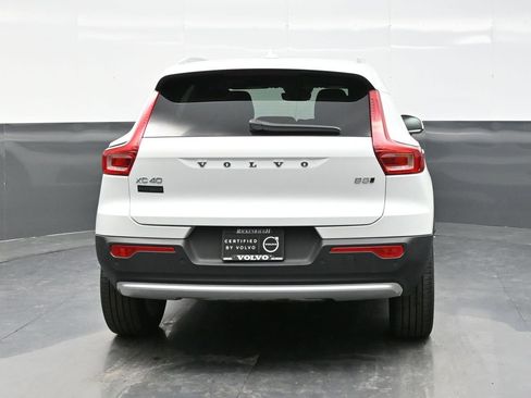 Used 2025 Volvo XC40 B5 Plus image 6