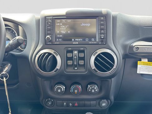 Used 2016 Jeep Wrangler Unlimited Sport w/ Quick Order Package 24S AWD/4WD image 33
