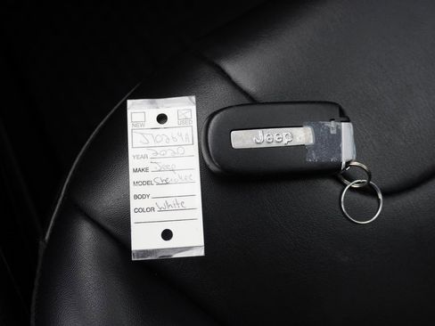 Used 2020 Jeep Cherokee Latitude Plus w/ Cold Weather Group image 28