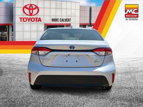 Certified 2025 Toyota Corolla LE FWD image 4