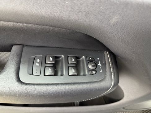 Used 2018 Volvo XC60 T6 R-Design w/ Convenience Package image 11