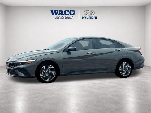 Used 2025 Hyundai Elantra Sport FWD image 2