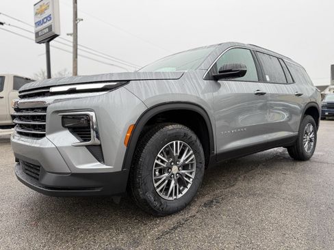 New 2026 Chevrolet Traverse LT image 2