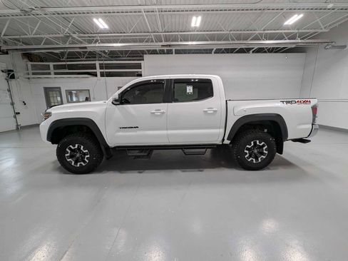 Used 2022 Toyota Tacoma TRD Off-Road image 11